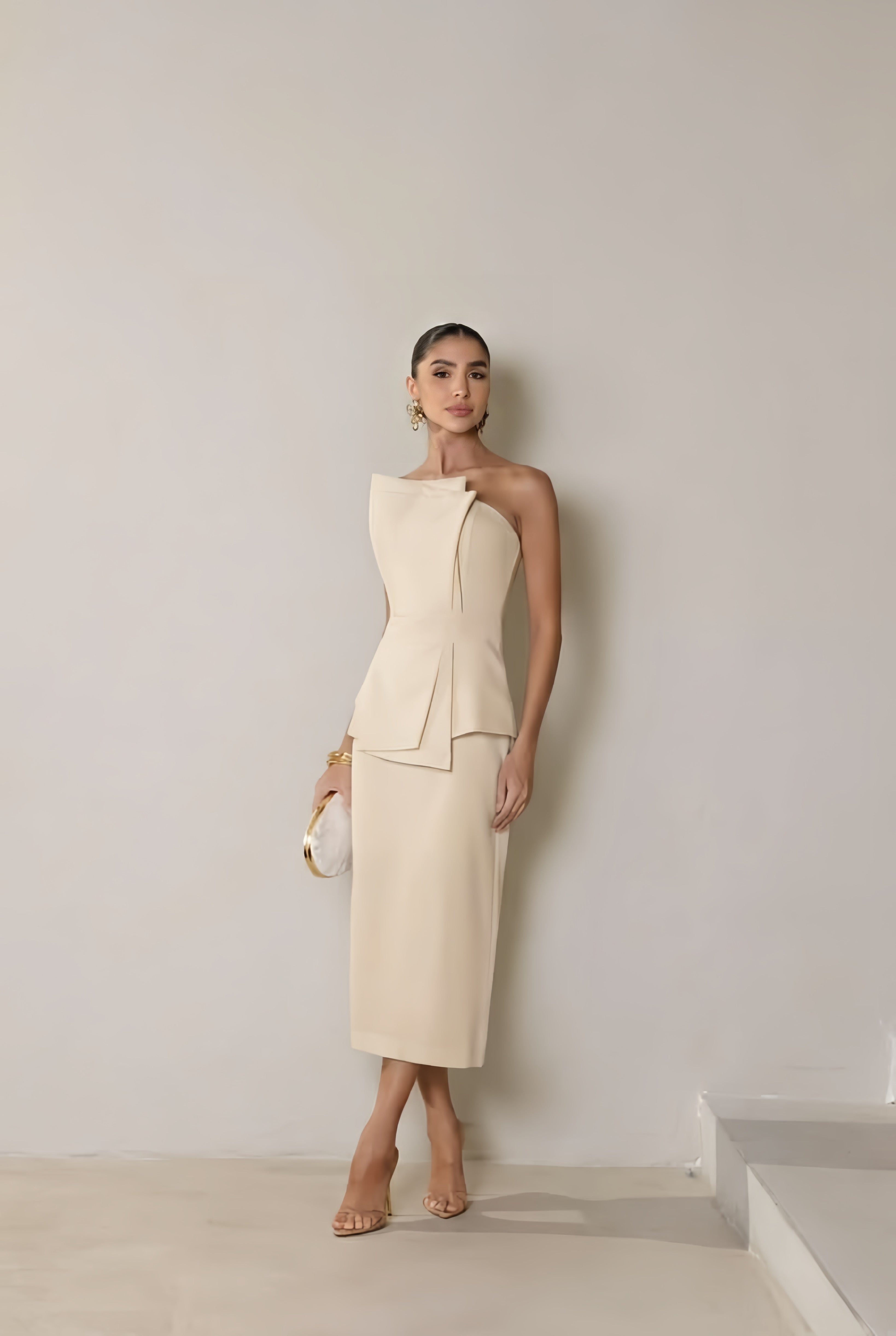 Vestido Midi tomara que caia Alfaiataria Mônaco